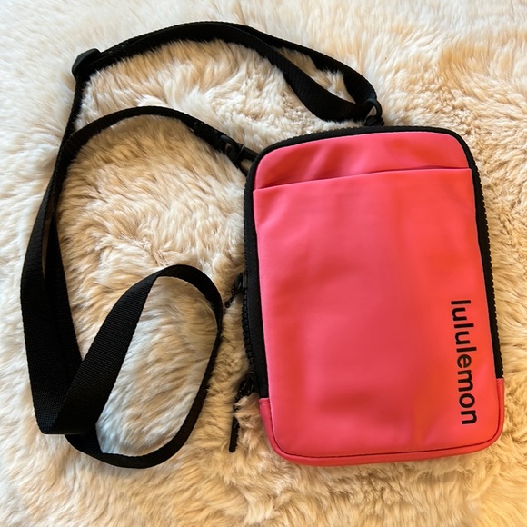 lululemon athletica Handbags - Lululemon Easy Access crossbody bag